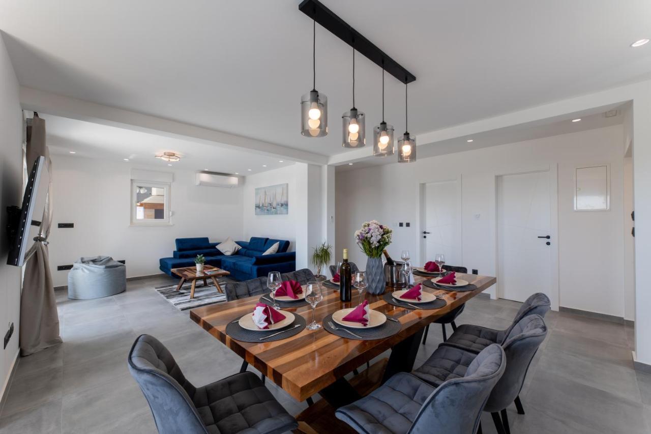 C'est La Vie Holiday home Kastela